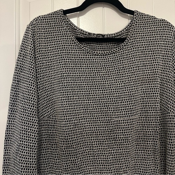 Black and white oversized comfy sweater plus side buttons size XL - Picture 2 of 7